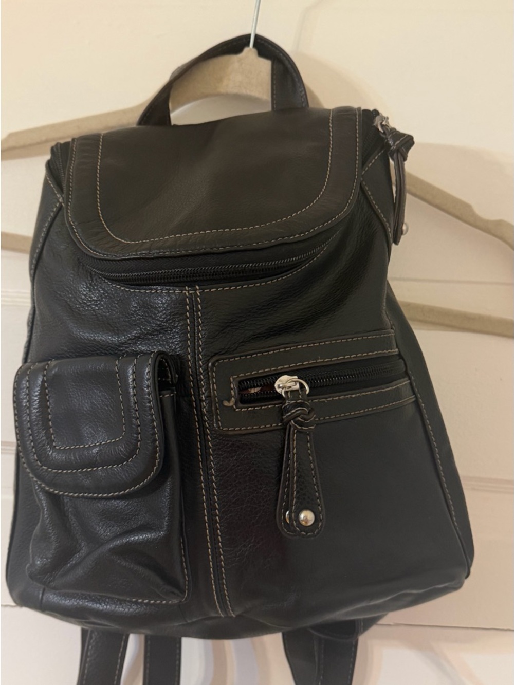 Compact Black Leather Backpack with Contrast Stitching